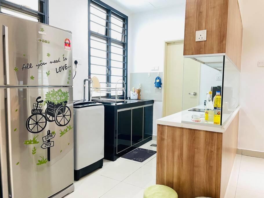 Palazio Mount Austin 2Br Studio Pool View With Tv Box-3 Plus 1 Pax C2-07 Johor Bahru Exterior foto
