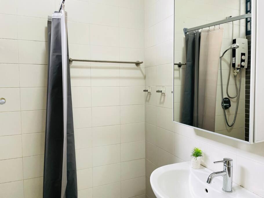 Palazio Mount Austin 2Br Studio Pool View With Tv Box-3 Plus 1 Pax C2-07 Johor Bahru Exterior foto